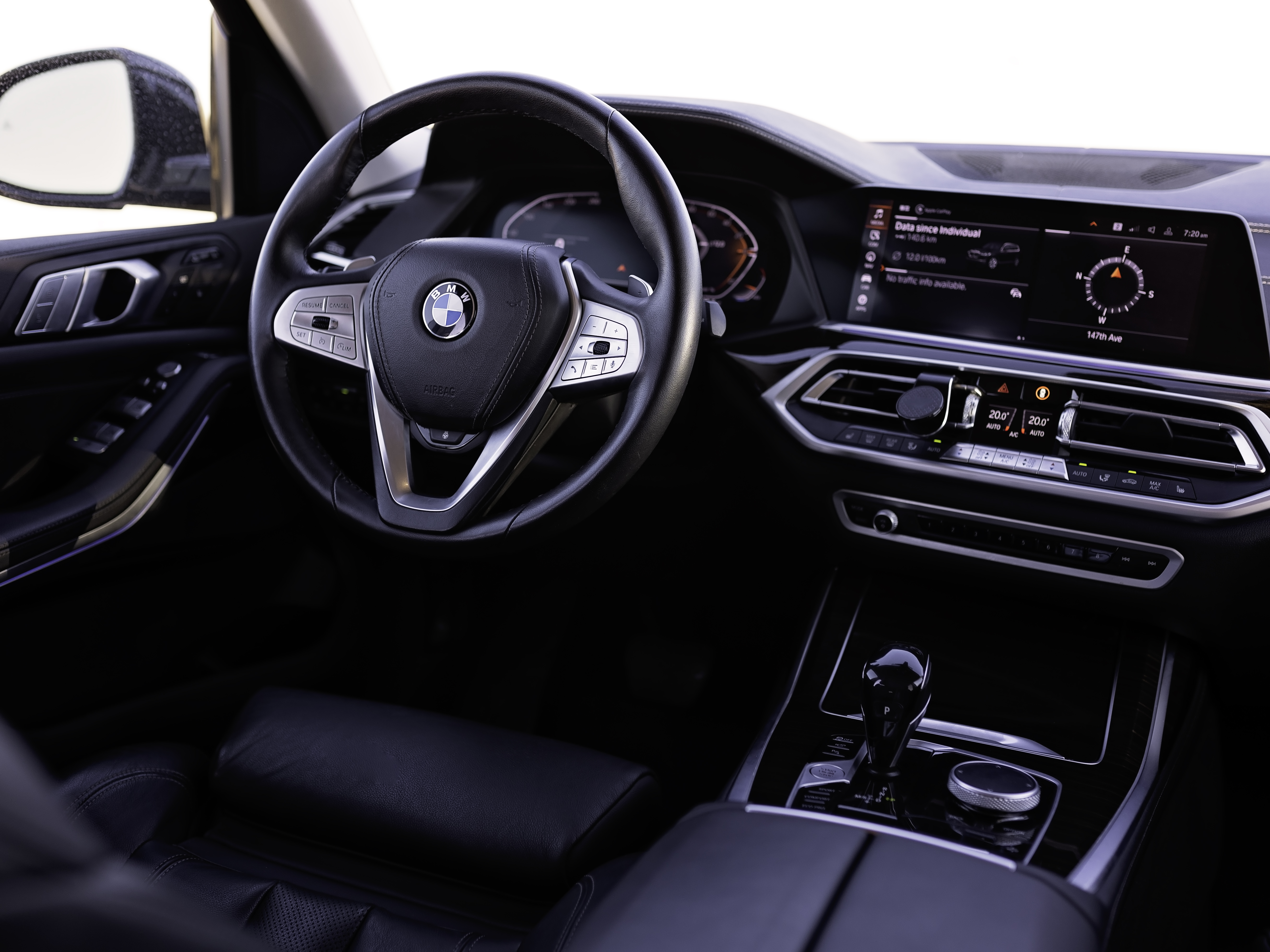 /media/images/cars/BMW_X7_40_4.jpg