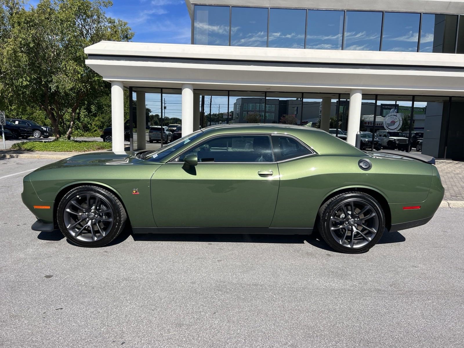 /media/images/cars/dodge_challenger_v6_2.jpeg
